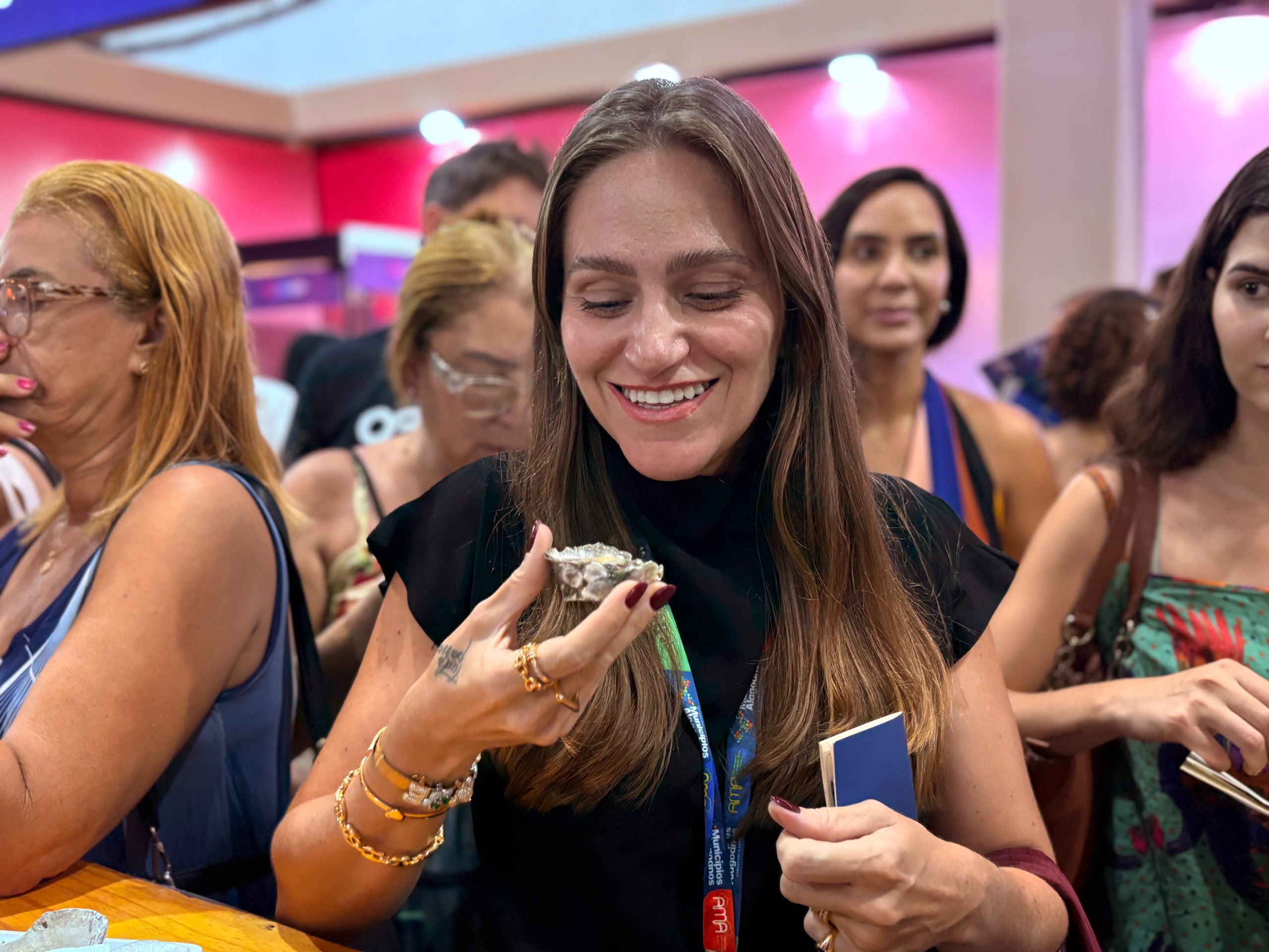 Ostras depuradas da Associação AOBARCO são destaque no estande de Coruripe durante a Feira dos Municípios Alagoanos 2026